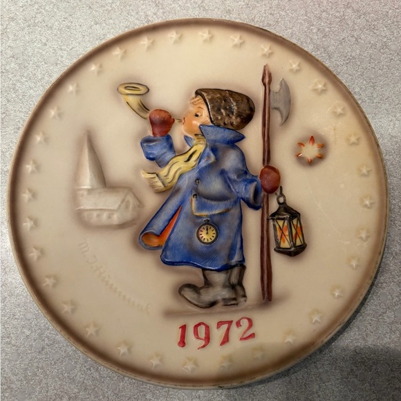 Hummel Other - Goebel M.J. Hummel 2nd Annual Plate 1972 -#265 "Hear Ye, Hear Ye”